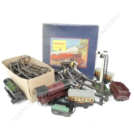 BOX LOT HORNBY TRAIN SET & TRACKS